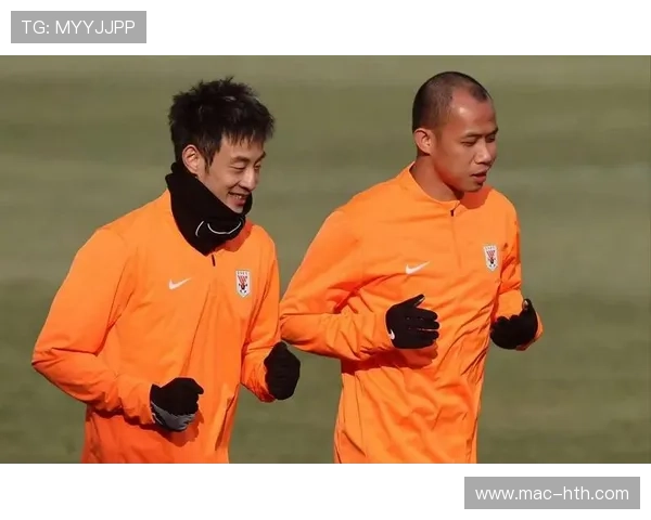 青岛双雄冬训囤兵刘彬彬彭欣力试训引关注