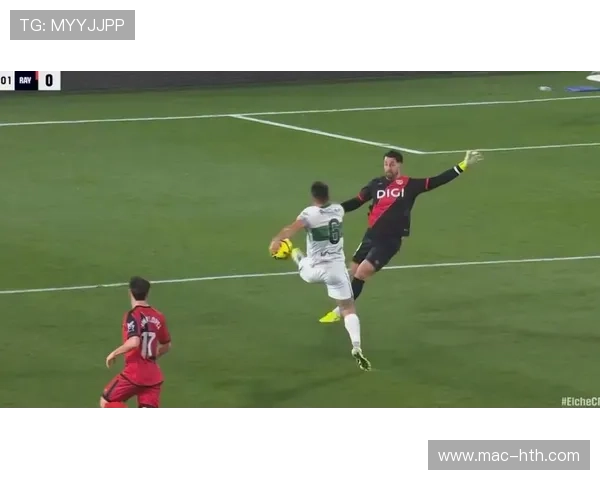 诺伊尔门前玩火失误送礼，穆阿尼笑纳空门