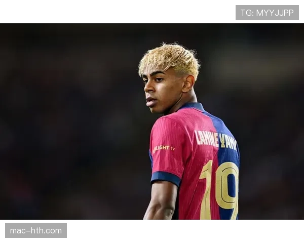 诺坎普南看台巨型TIFO致敬亚马尔百场里程碑